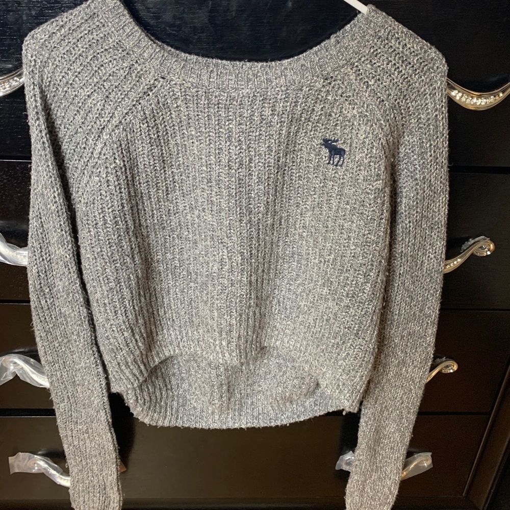 Semi cropped sweater